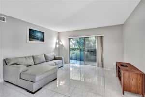 2765 S Oakland Forest Dr, Oakland Park, FL 33309, Sold 12/14/20