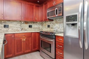 1000 SE 4th St APT 320, Fort Lauderdale, FL 33301, Sold 06/14/21