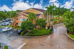 7920 N Nob Hill Rd, Tamarac, FL 33321, Sold 01/13/21