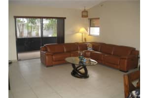 10710 NW 70th St, Tamarac, FL 33321, Sold 01/26/21