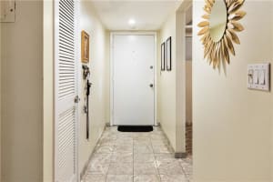 2450 NE 15th Ave, Wilton Manors, FL 33305, Sold 03/15/21