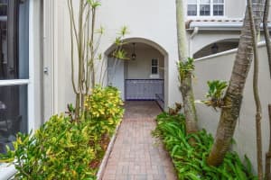 864 Spinnaker Dr, Hollywood, FL 33019, Sold 04/27/21