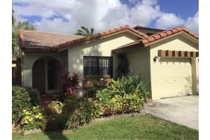 6635 Nw 173rd Ln, Hialeah