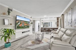 6955 NW 173rd Dr, Hialeah, FL 33015, Sold 12/31/20