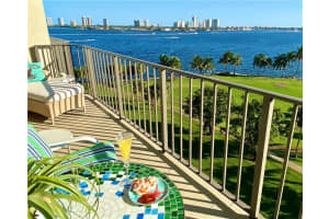 801 Lake Shore Dr, West Palm Beach, FL 33403, Sold 04/30/21
