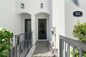 910 Hamilton Ln, Delray Beach, FL 33483, Sold 04/05/21