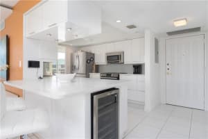 600 Parkview Dr # 1132, Hallandale Beach, FL 33009, Sold 05/07/21