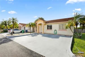 8345 NW 186th St, Hialeah, FL 33015, Sold 01/28/21