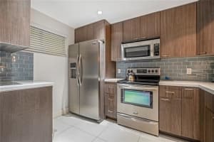 2450 NE 15th Ave, Wilton Manors, FL 33305, Sold 04/09/21