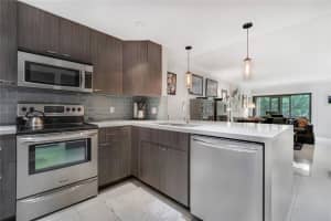 2450 NE 15th Ave, Wilton Manors, FL 33305, Sold 04/09/21