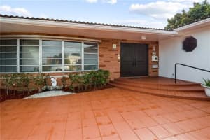 601 E Chaminade Dr, Hollywood, FL 33021, Sold 08/17/21