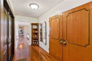 601 E Chaminade Dr, Hollywood, FL 33021, Sold 08/17/21