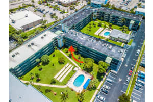 806 SE 7th St, Deerfield Beach, FL 33441, Sold 04/29/21