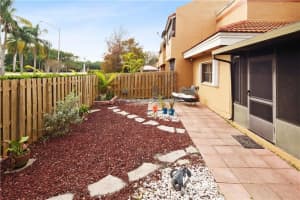 12000 S Las Palmas Dr, Pembroke Pines, FL 33025, Sold 03/12/21