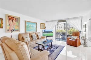 400 Leslie Dr, Hallandale Beach, FL 33009, Sold 03/10/21