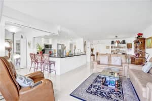 400 Leslie Dr, Hallandale Beach, FL 33009, Sold 03/10/21