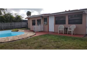 7271 NW 169th St, Hialeah, FL 33015, Sold 04/09/21