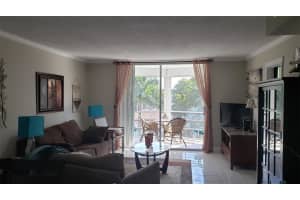 400 SE 10th St, Deerfield Beach, FL 33441, Sold 03/02/21