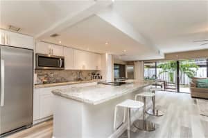 8040 NW 28th St, Sunrise, FL 33322, Sold 04/02/21