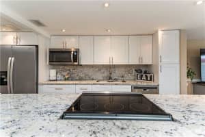 8040 NW 28th St, Sunrise, FL 33322, Sold 04/02/21