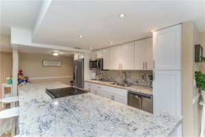 8040 NW 28th St, Sunrise, FL 33322, Sold 04/02/21