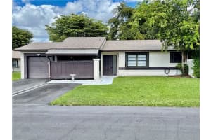 28 Mohawk Dr, Royal Palm Beach, FL 33411, Sold 04/06/21