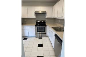 28 Mohawk Dr, Royal Palm Beach, FL 33411, Sold 04/06/21