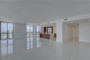 100 E Las Olas Blvd #2401, Fort Lauderdale, FL 33301, Sold 06/04/21
