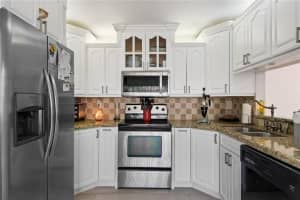 21204 Harbor Way, Miami, FL 33180, Sold 05/27/21