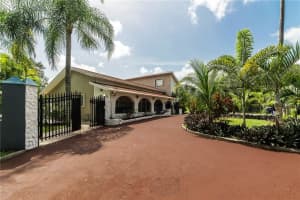 5720 Charleston St, Hollywood, FL 33021, Sold 04/14/21