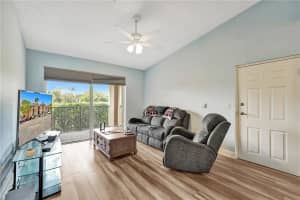 7910 N Nob Hill Rd, Tamarac, FL 33321, Sold 03/18/21