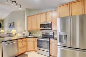 7898 Aztec Ct, Lake Worth, FL 33463, Sold 03/30/21