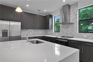 557 NE 21st Ct, Wilton Manors, FL 33305, Sold 06/24/22