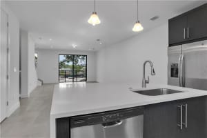 557 NE 21st Ct, Wilton Manors, FL 33305, Sold 06/24/22