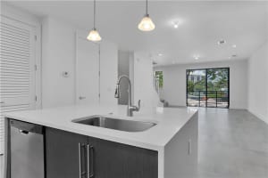 557 NE 21st Ct, Wilton Manors, FL 33305, Sold 06/24/22