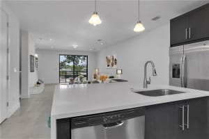 559 NE 21st Ct, Wilton Manors, FL 33305, Sold 07/07/22