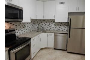 124 NE 19th Ct, Wilton Manors, FL 33305, Sold 08/13/21