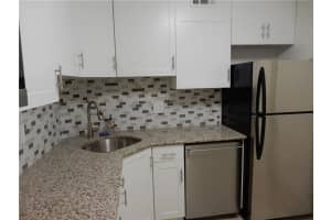 124 NE 19th Ct, Wilton Manors, FL 33305, Sold 08/13/21