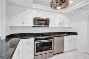 333 NE 21st Ave, Deerfield Beach, FL 33441, Sold 04/05/21