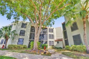 212 Lake Pointe Dr, Oakland Park, FL 33309, Sold 03/30/21