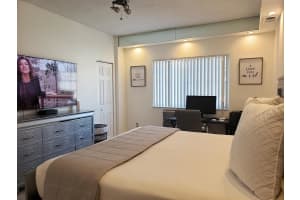 2107 SE 10th Ave, Fort Lauderdale, FL 33316, Sold 05/14/21