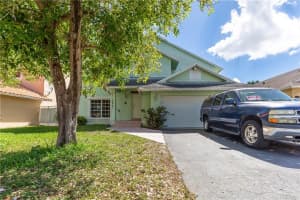18841 NW 77th Ct, Hialeah, FL 33015, Sold 05/14/21
