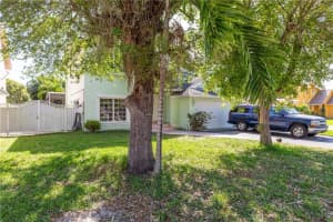 18841 NW 77th Ct, Hialeah, FL 33015, Sold 05/14/21