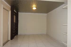 6941 NW 81st Pl, Tamarac, FL 33321, Sold 04/16/21