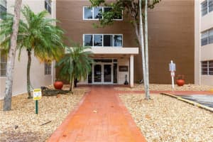 6930 NW 186th St, Hialeah, FL 33015, Sold 06/10/21