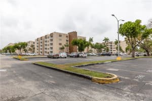 6930 NW 186th St, Hialeah, FL 33015, Sold 06/10/21