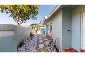 9940 SW 12th St, Pembroke Pines, FL 33025, Sold 06/29/21