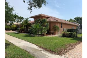 MLS# F10281289, Hollywood, Florida 33024