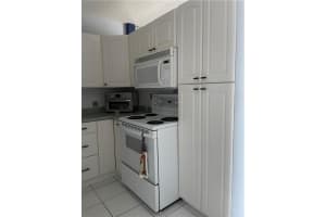800 SW 10th Terrace #21t, Hallandale Beach, FL 33009, Sold 11/30/21
