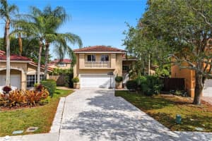 274 Vista Luna Dr, Davie, FL 33325, Sold 06/10/21